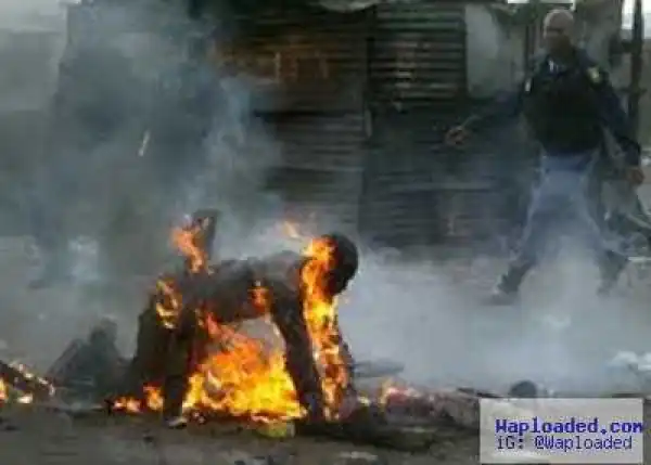 See How Irate Mob Burns 7 People to Death for Engaging in Witchcraft